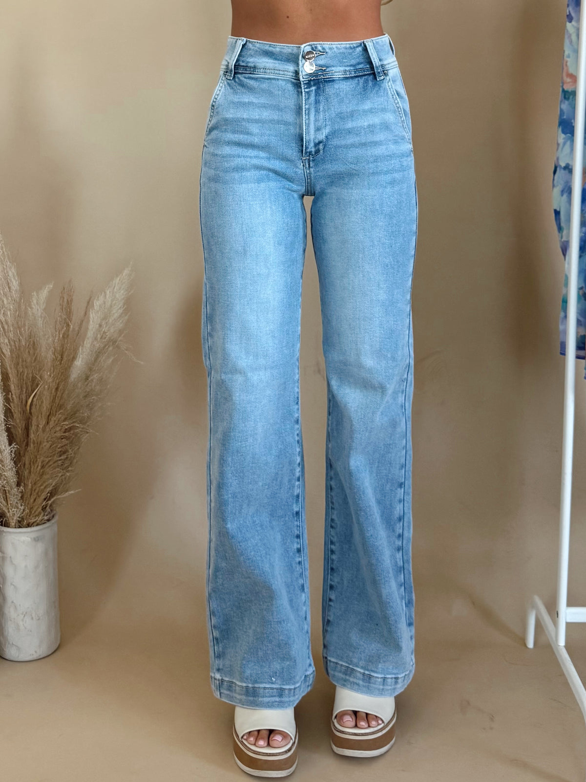 Darby Jeans in Light Wash