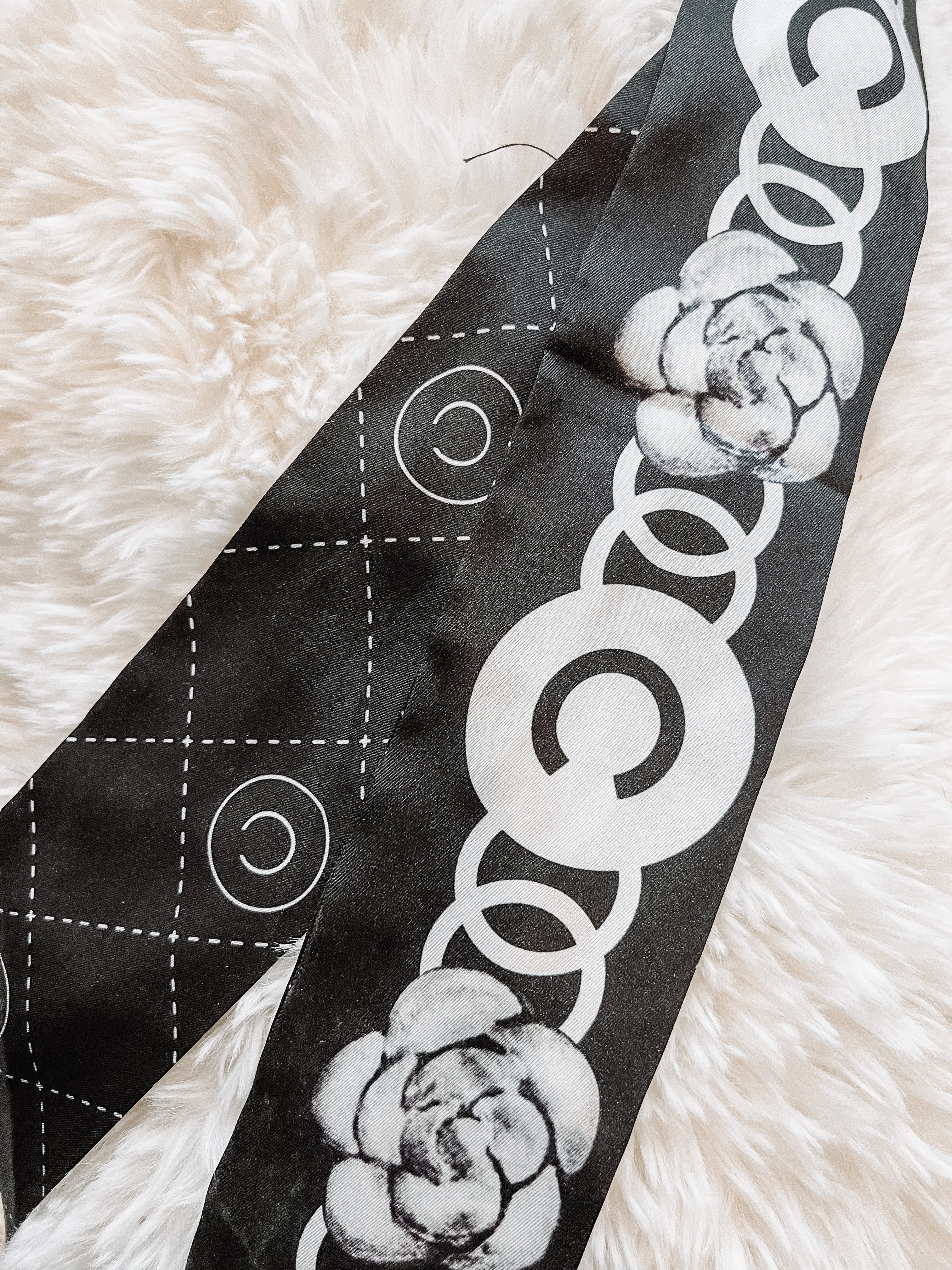 Scarlett Purse Scarf in Black