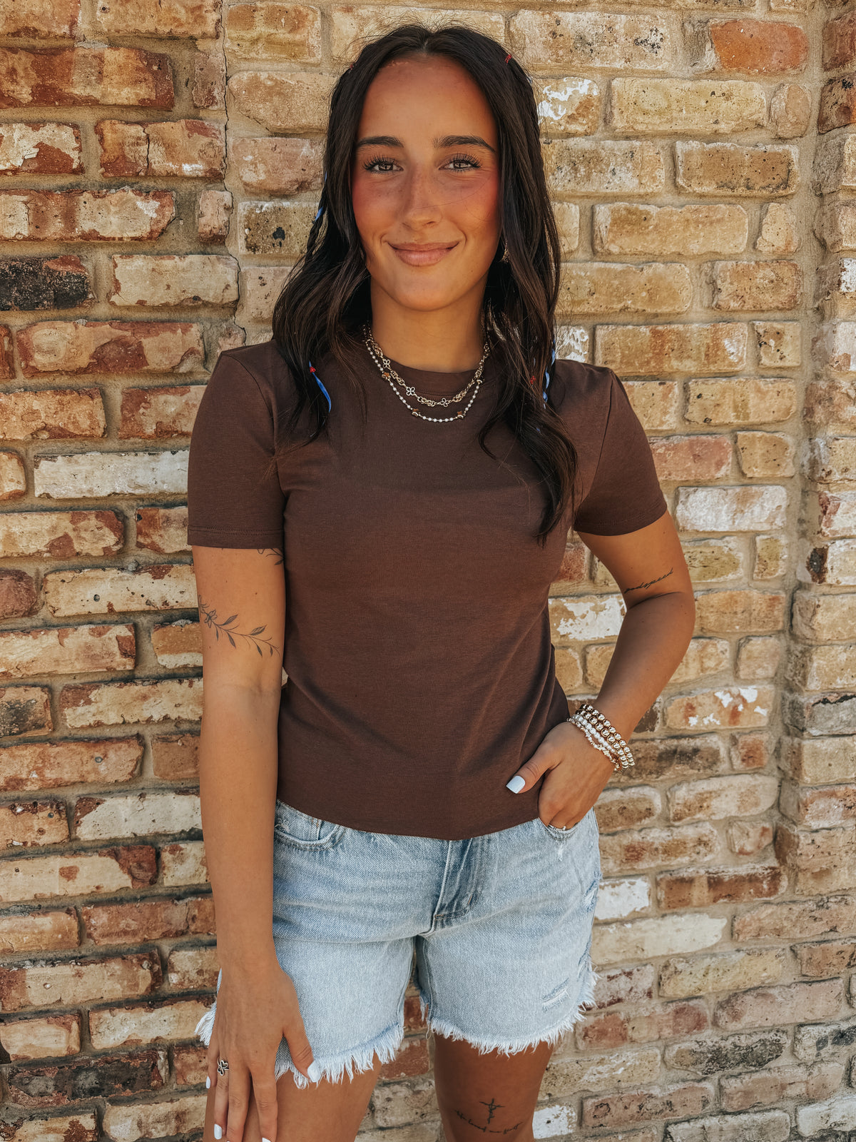 Tyra Tee in Brown