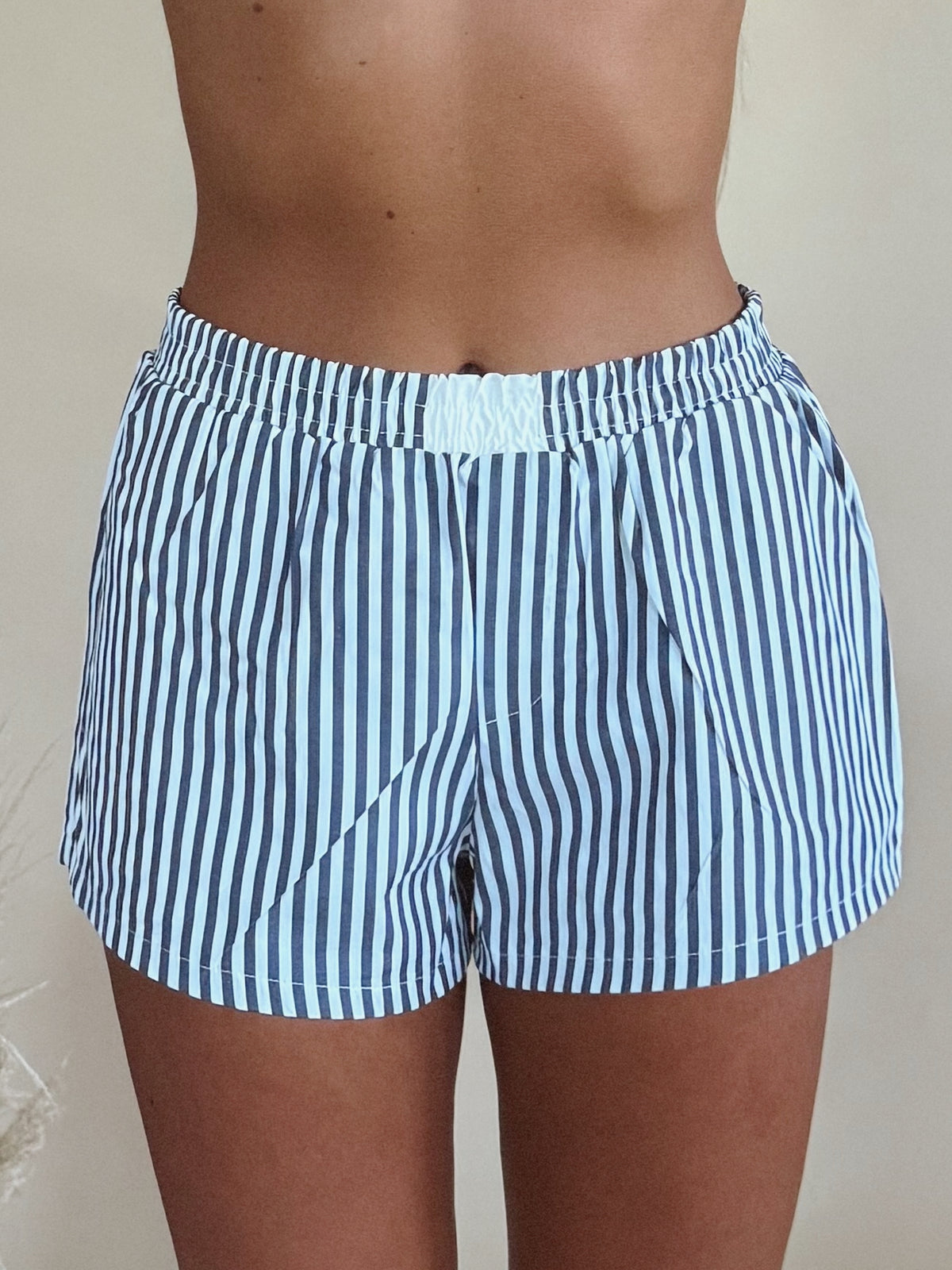 Pinnie Shorts in Black