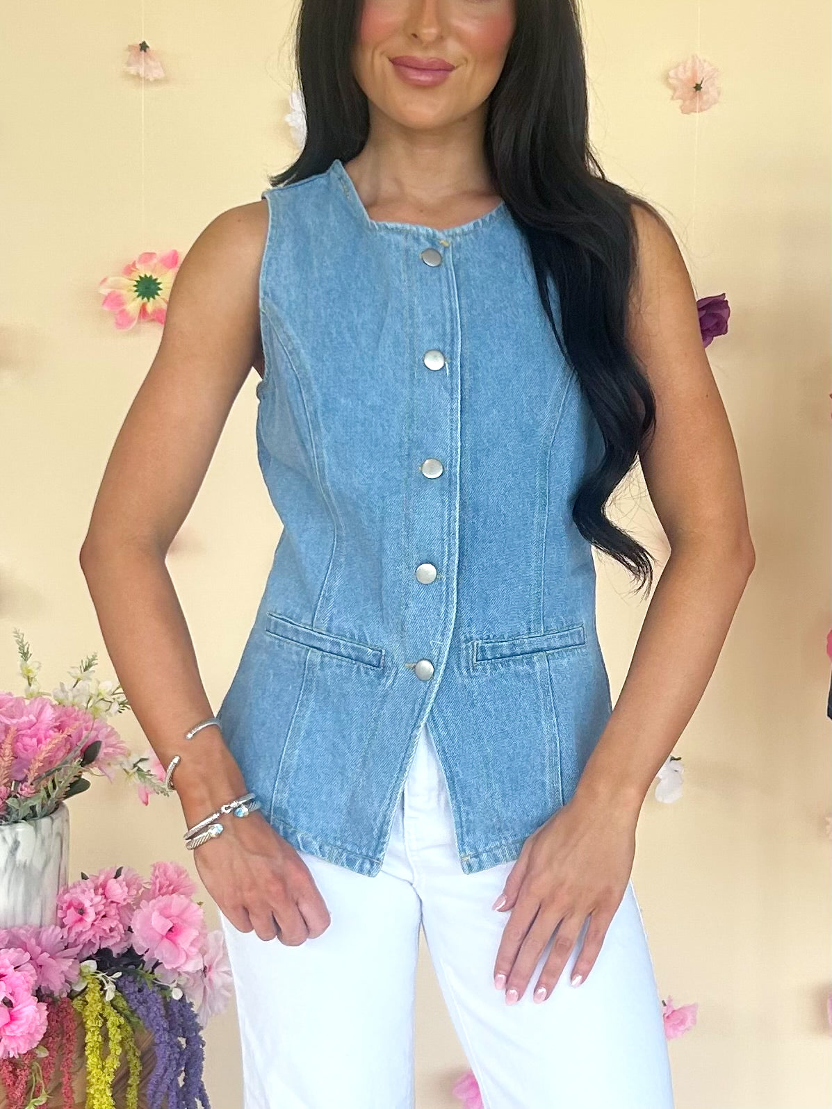 Dennie Vest in Light Wash