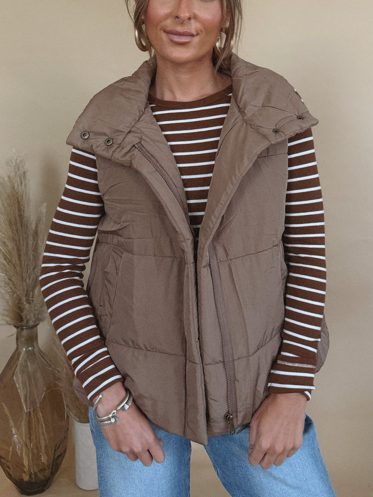 Remi Vest in Mocha