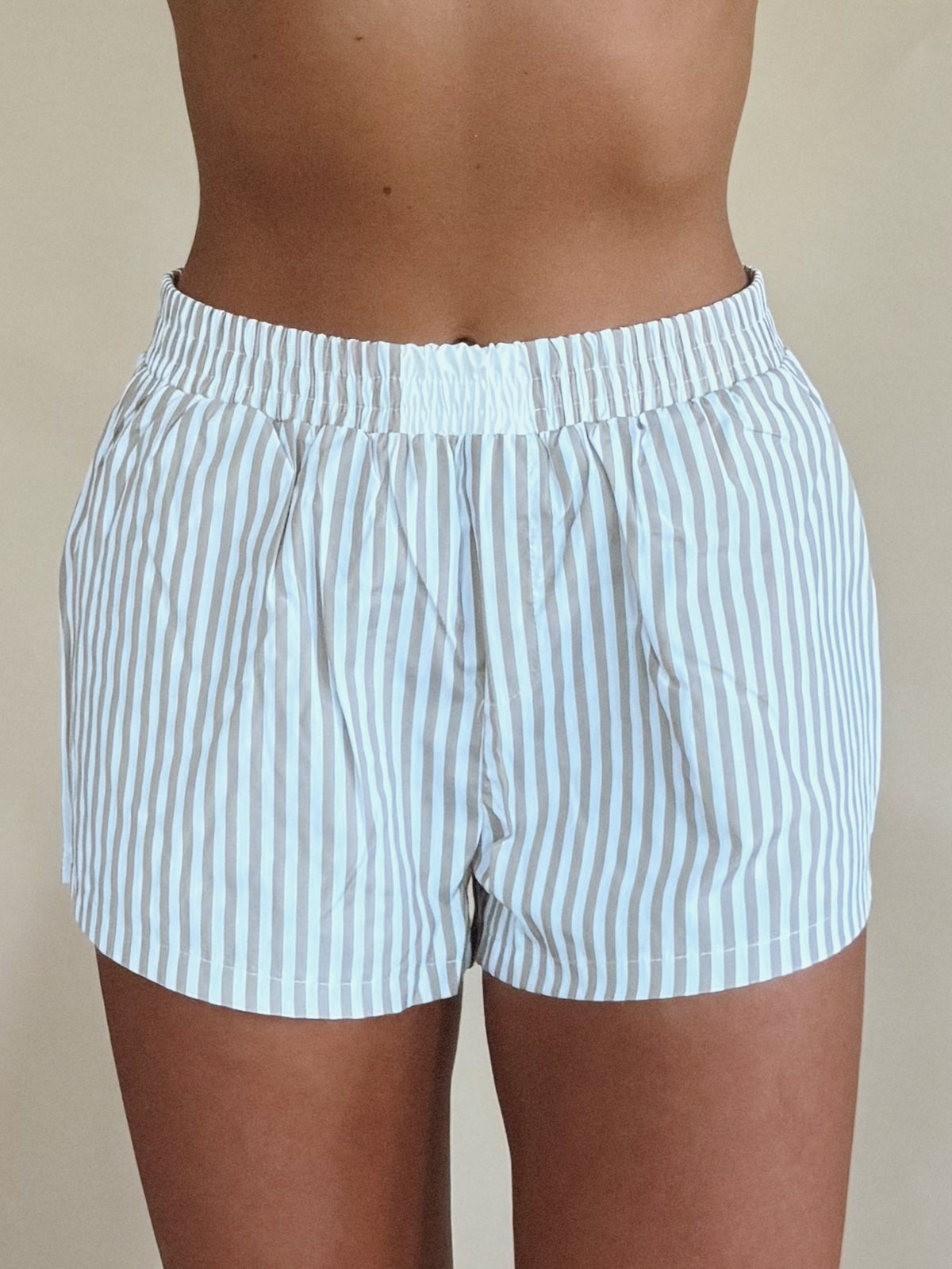 Pinnie Shorts in Taupe