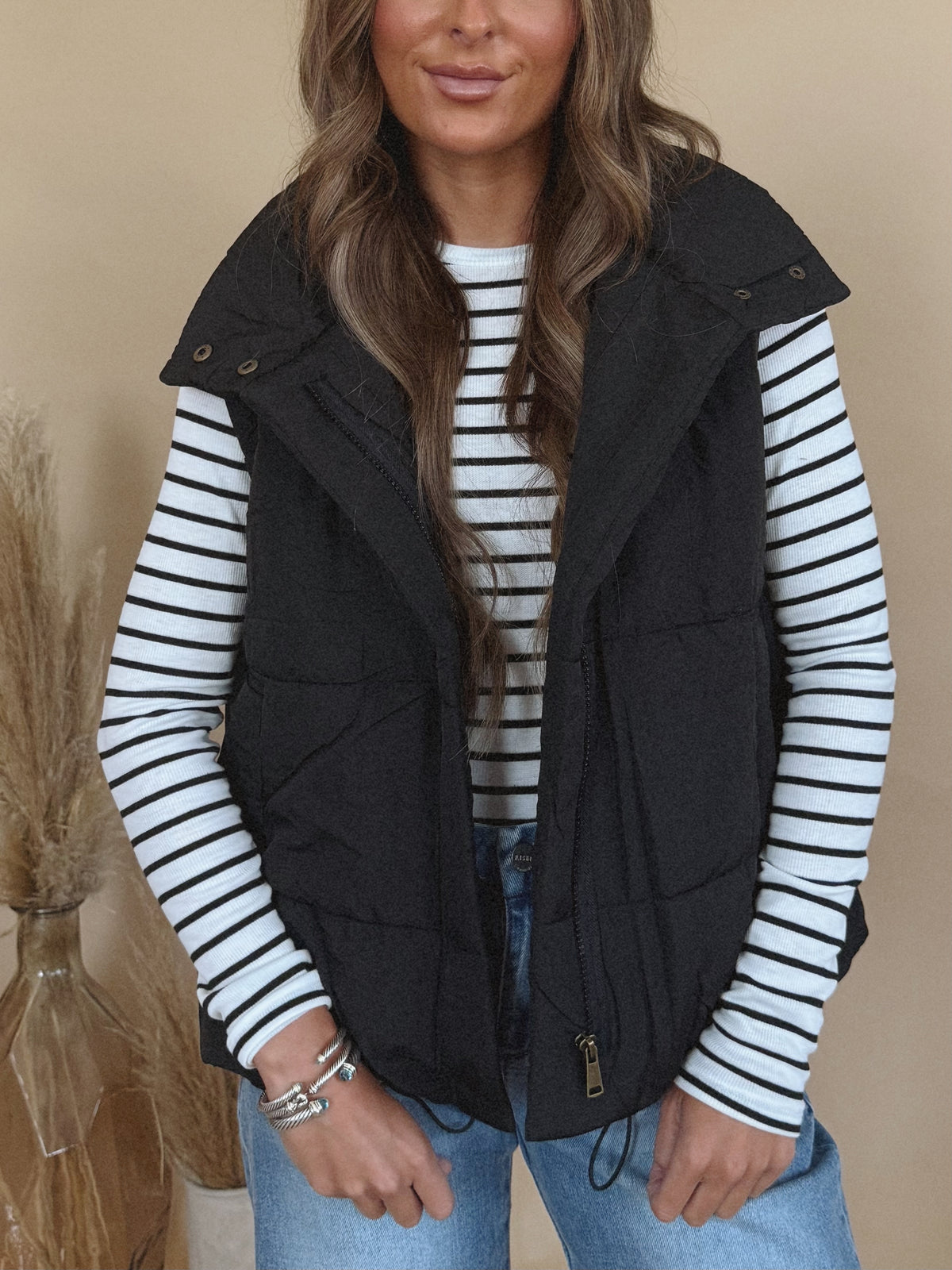 Remi Vest in Black