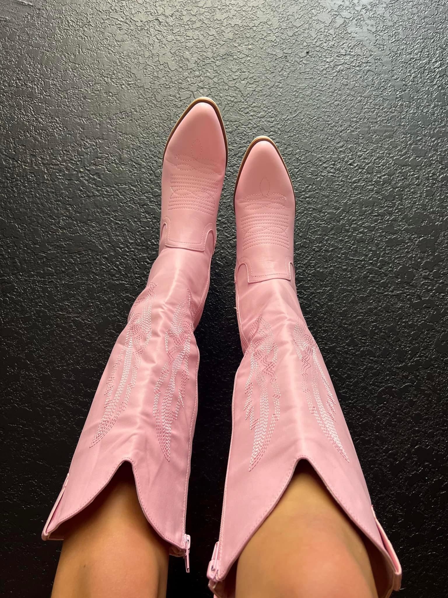 Walker Boots in Light Pink